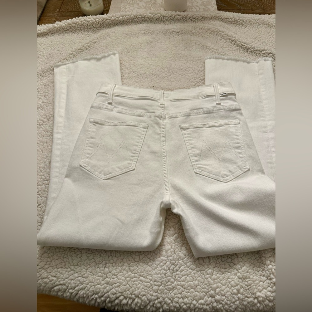 🤍🤍MOTHER White jeans with frayed bottom🤍